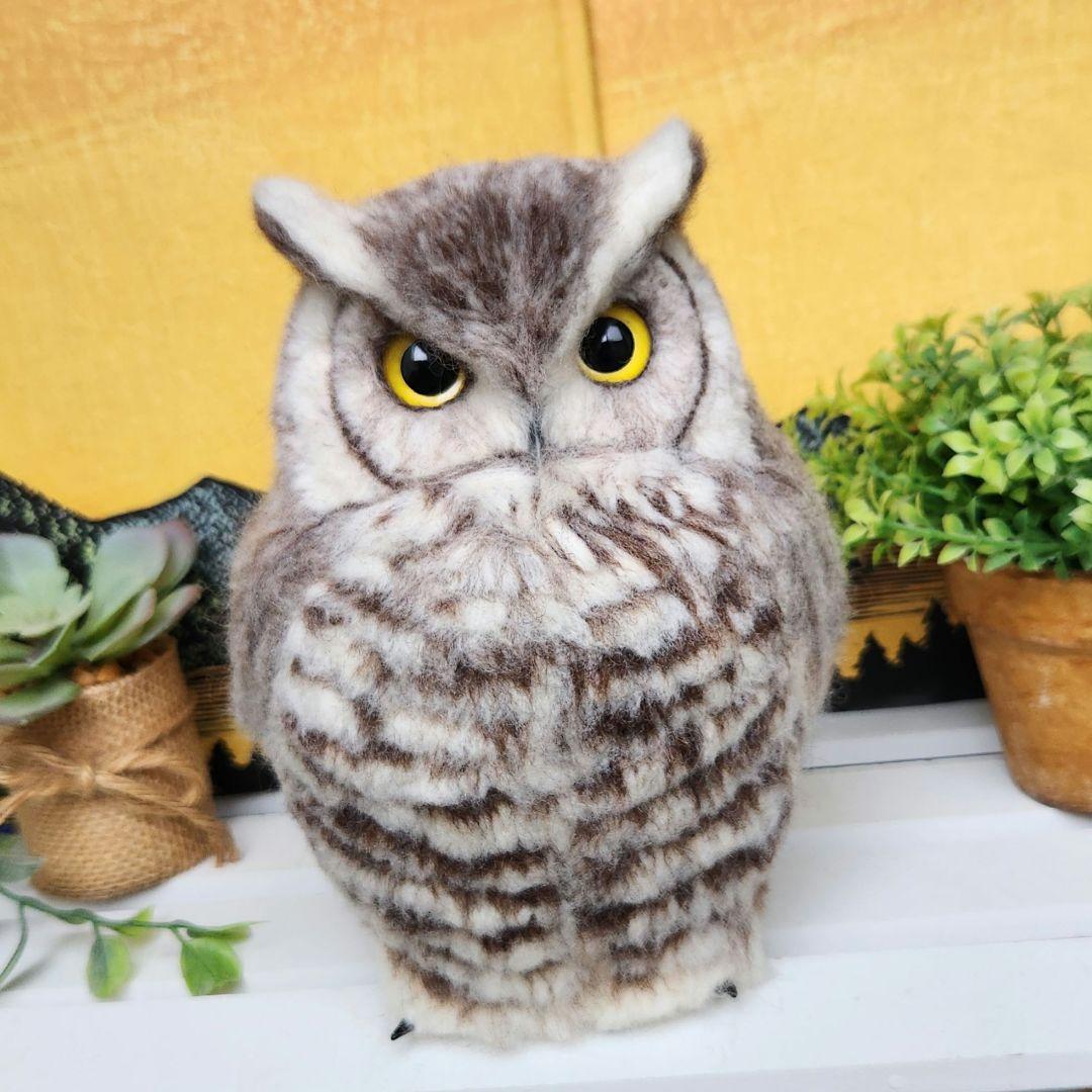 羊毛フェルト製フクロウの置物　アメリカワシミミズクホワイト19㎝