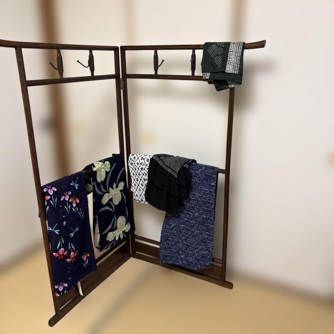 衣紋掛け　or. 衣桁
