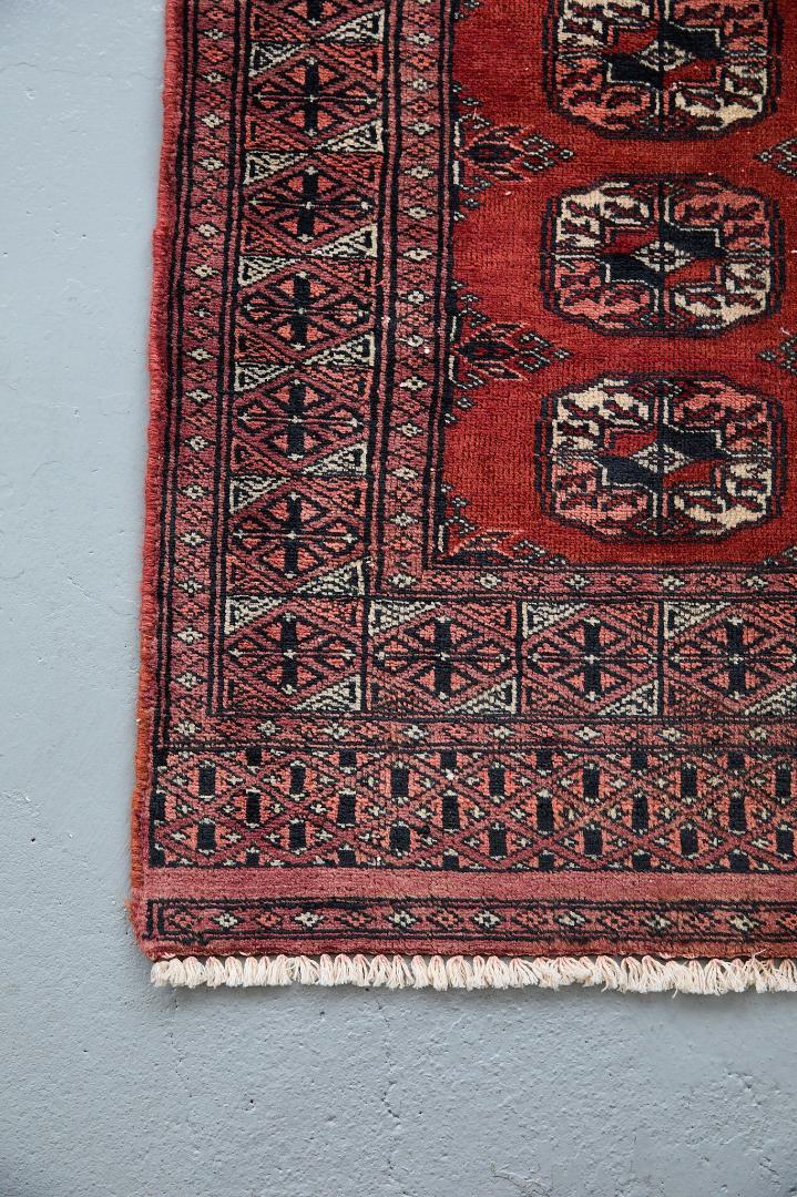 ヴィンテージラグ　ラホール産　トライバルラグ（93×58cm）赤・茶・黒・橙・白