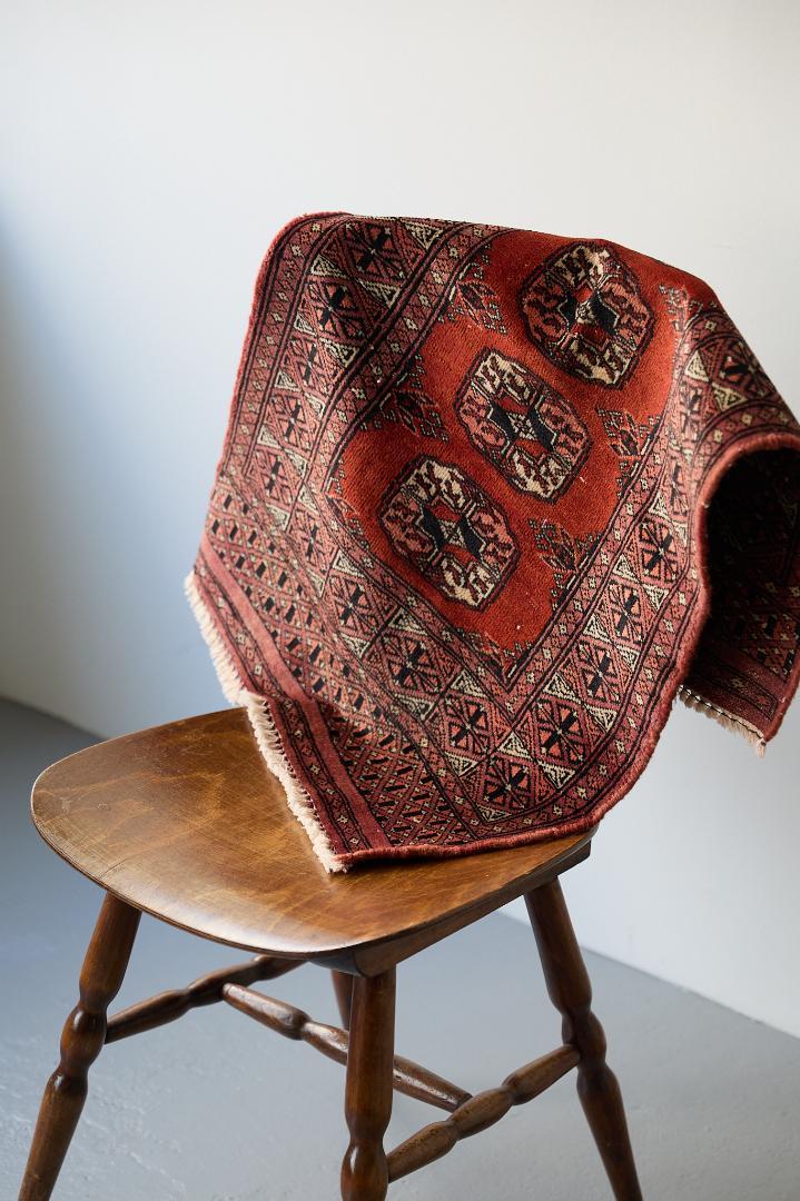ヴィンテージラグ　ラホール産　トライバルラグ（93×58cm）赤・茶・黒・橙・白