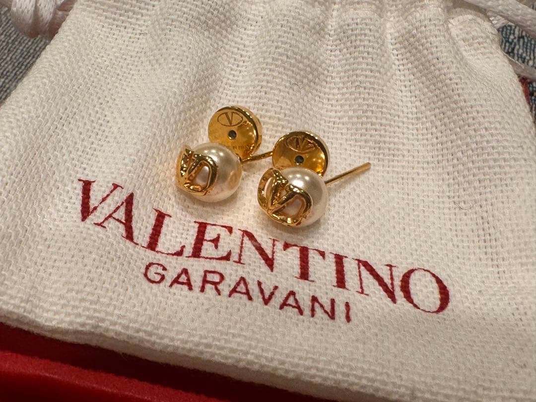 VALENTINO GARAVANI 真珠スタッドピアスvalentino garavani