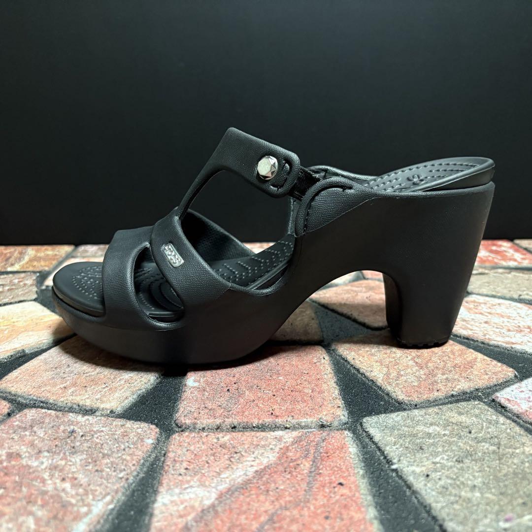 美品 Crocs クロックス サイプラス ヒールサンダル W7 黒 廃版品