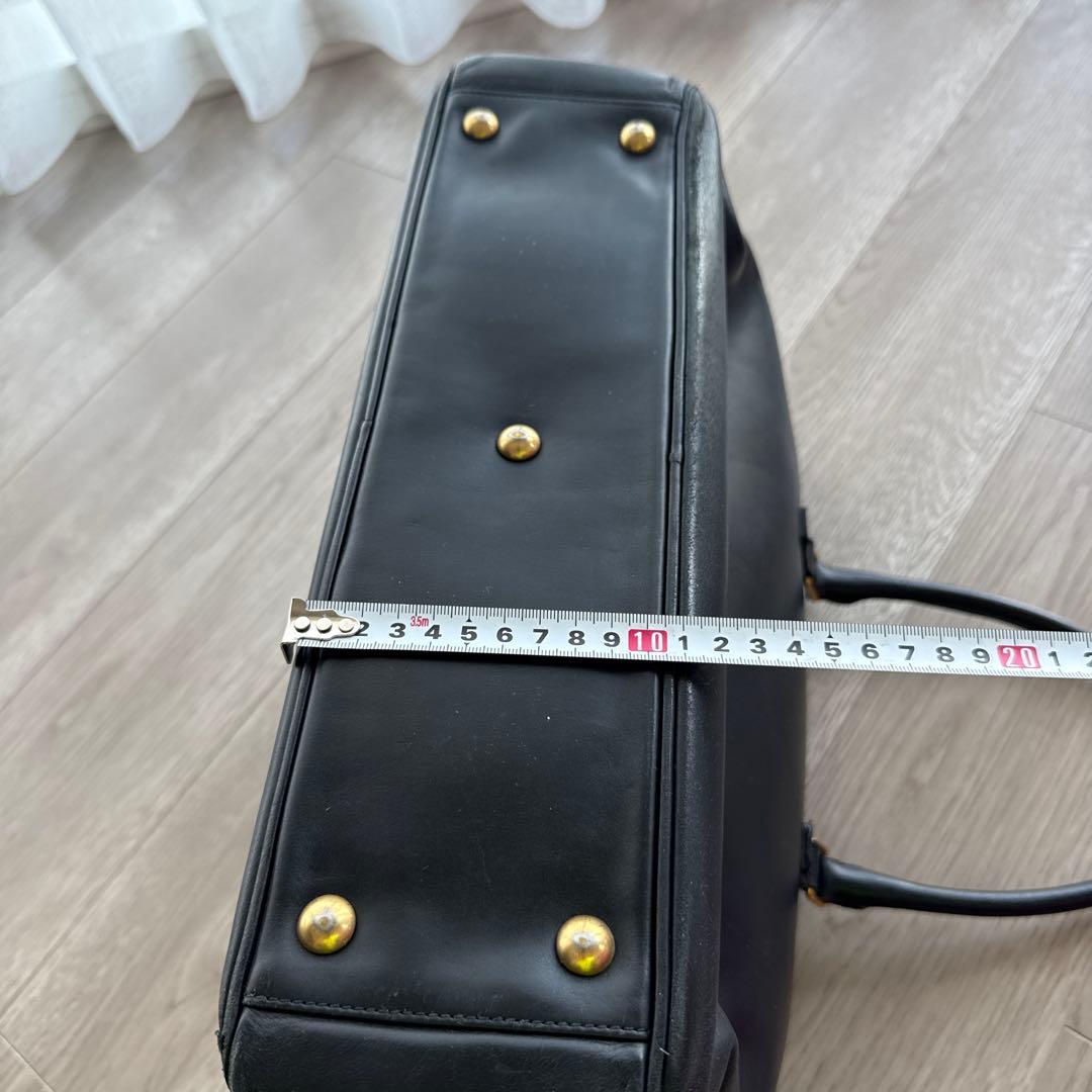 Saint Laurent ブラックレザービジネスバッグ Saint Laurent ブラックレザービジネスバッグ