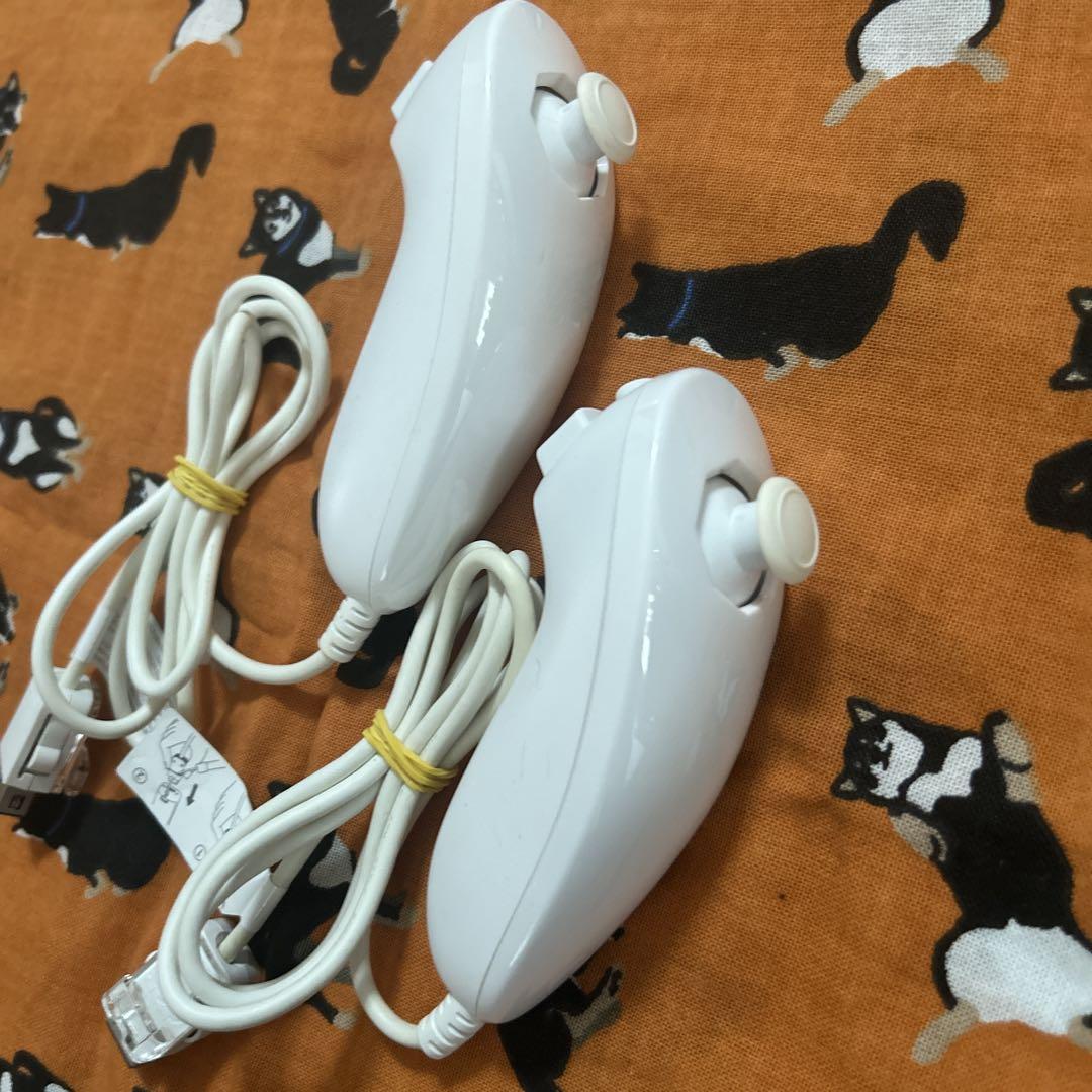 Wii本体（コントローラーとヌンチャク） Amazon | Wii本体用リモコン＆ヌンチャクコントローラー Wii
