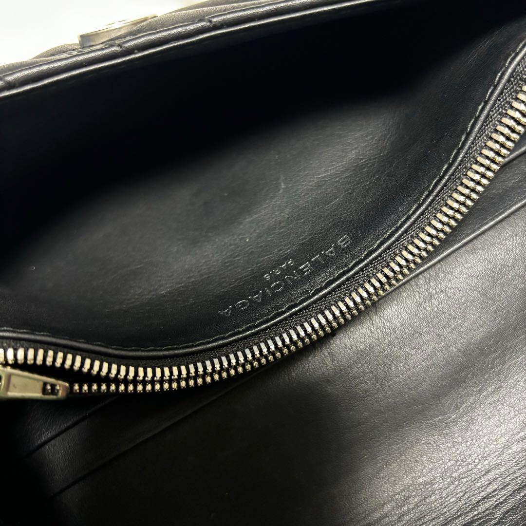 BALENCIAGA ショルダーバッグ 黒 レザー キルティング