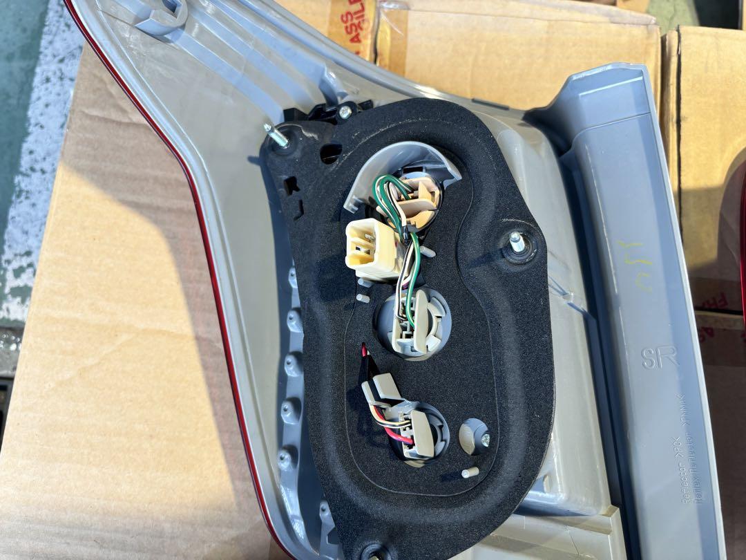 カローラフィールダー テールランプ左右 NZE141 - メルカリ