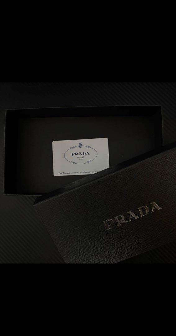 PRADA サフィアーノトライアングル 長財布