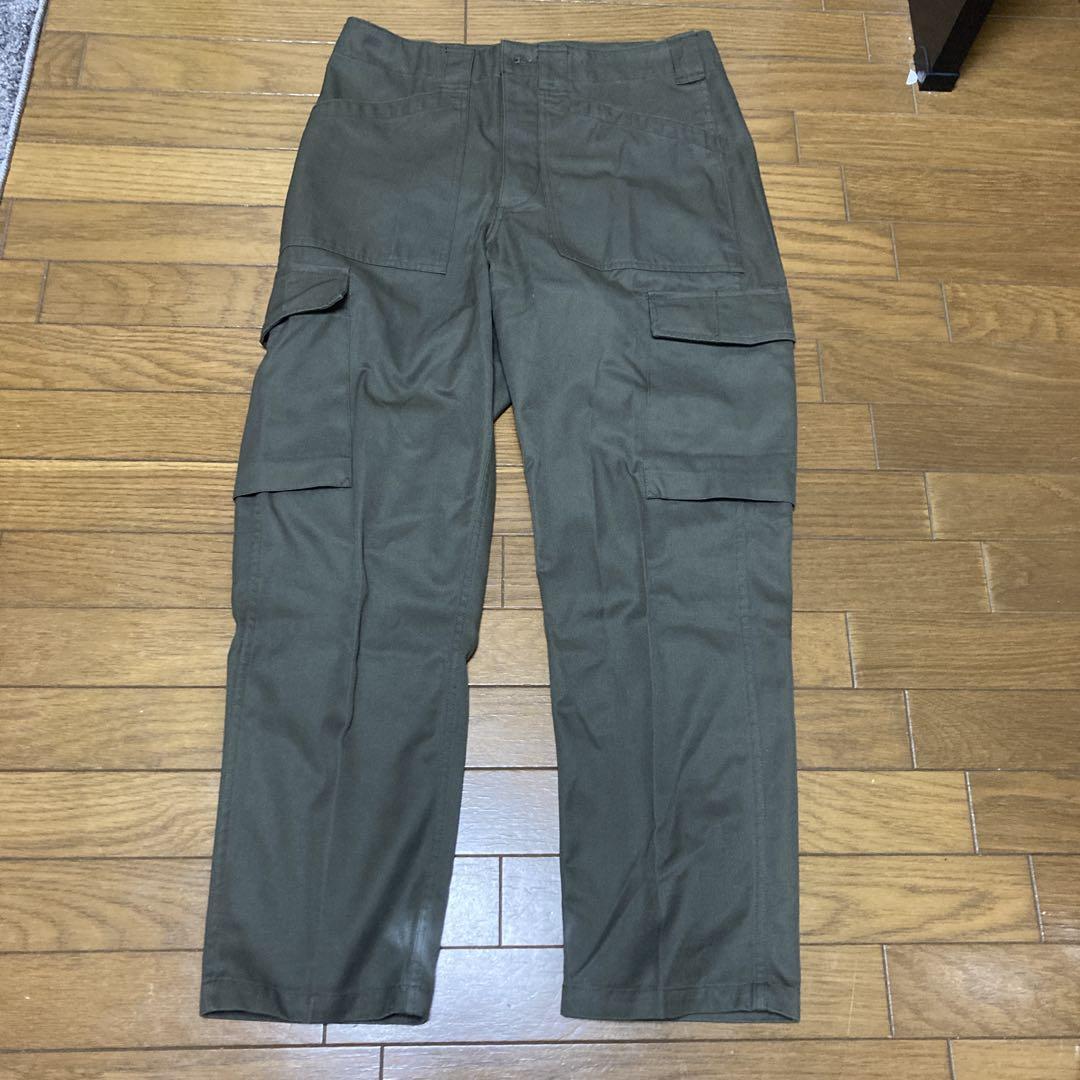 オーストリア軍カーゴパンツ オリーブグリーン
