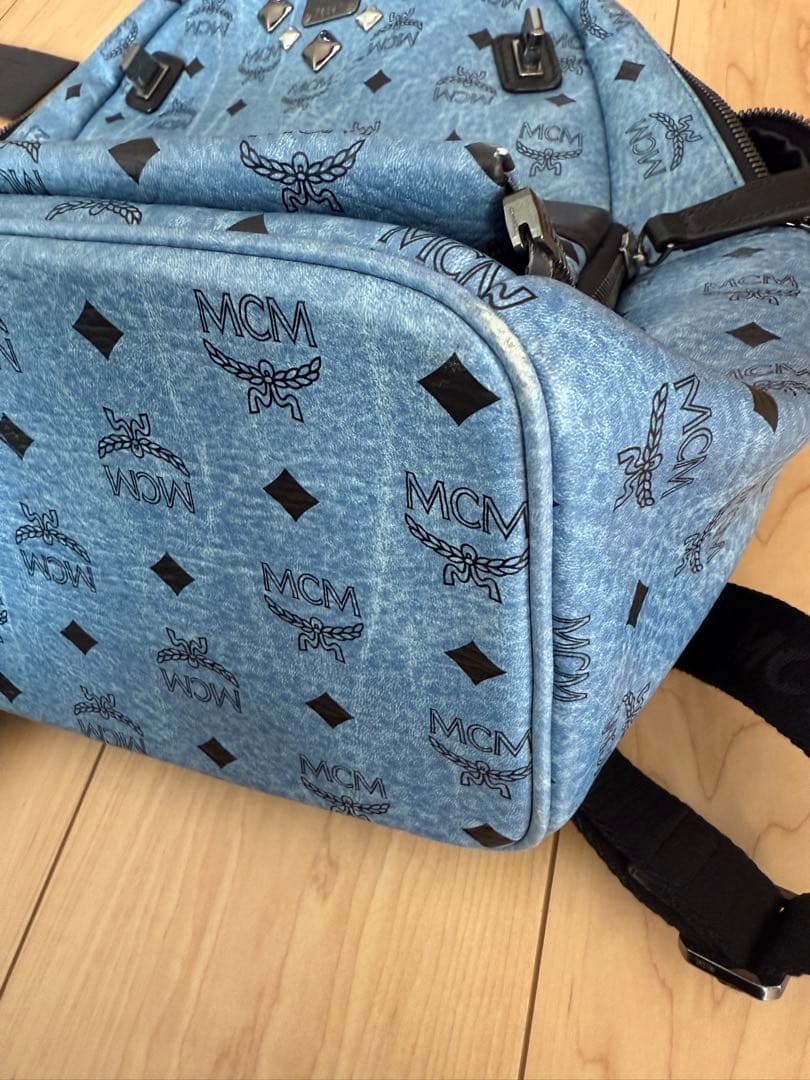 MCM MONSIEUR Z6541 スタッズリュック MCM MONSIEUR Z6541 スタッズリュック