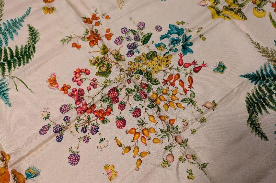 GUCCI 大判シルクスカーフ　花柄　新品　タグ付き　イタリア製　希少 楽天市場】GUCCI グッチ シルク スカーフ 花柄 フラワー