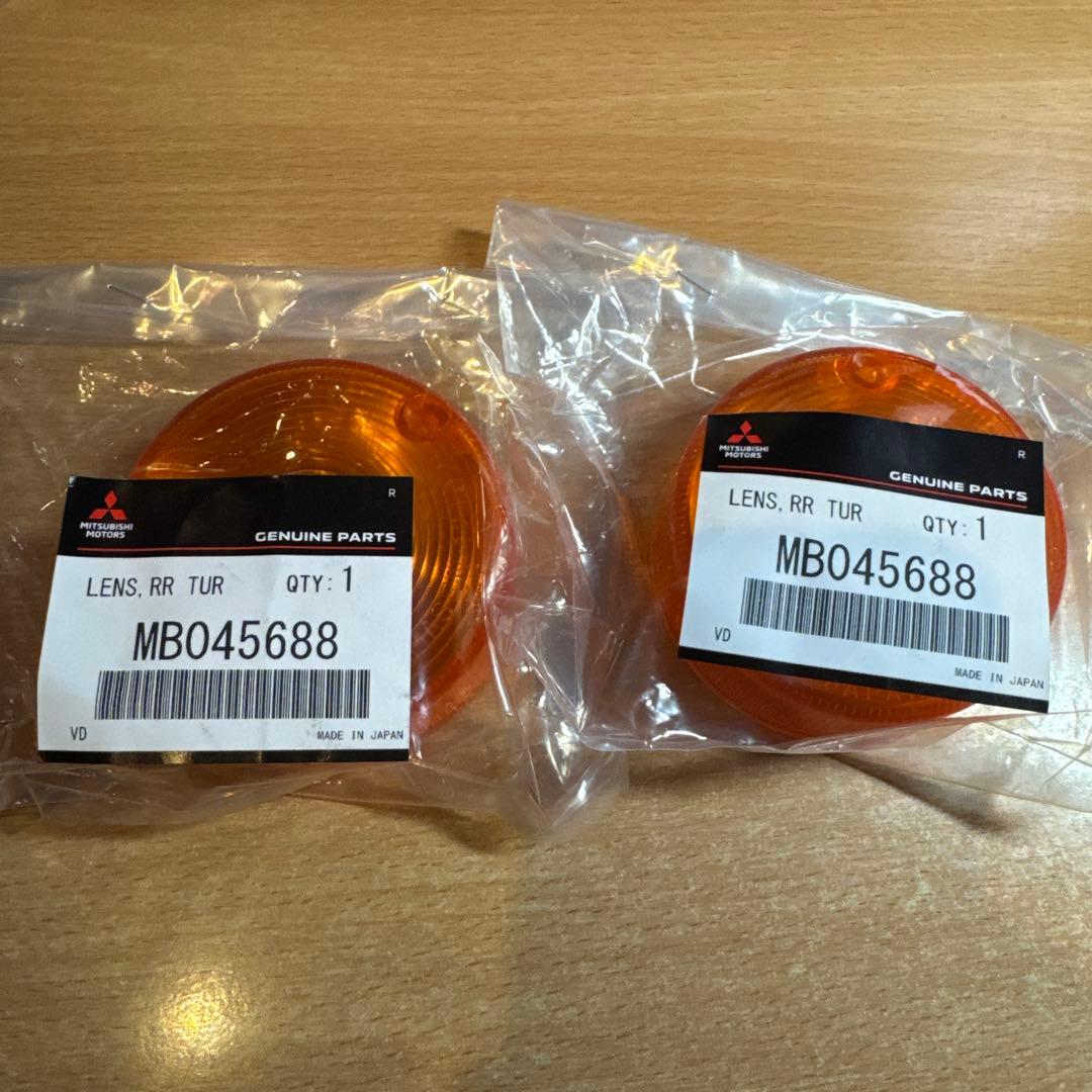 三菱ジープ　JEEP レンズ・リアターン MB045688 2個セット　新品