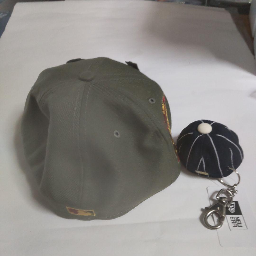 NEW ERA 59FIFTY オリーブキャップ ミニキーホルダー付き71/4