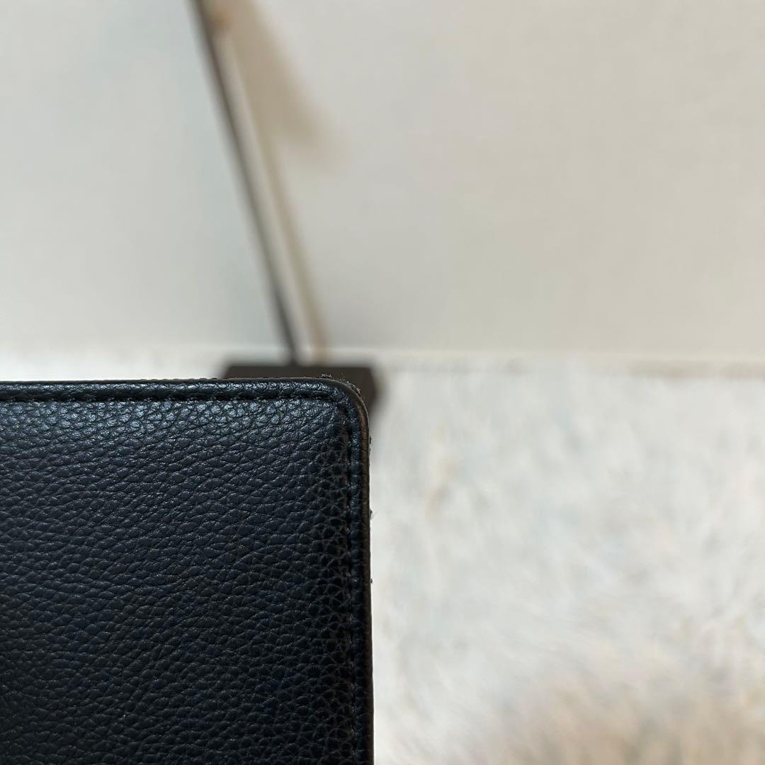 【極美品✨シボ革/希少】シュプリーム　折り財布　レザー　黒　ロゴ彫刻　男女　人気