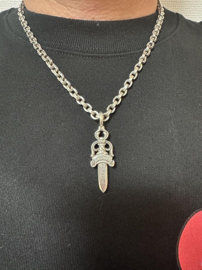 ✟