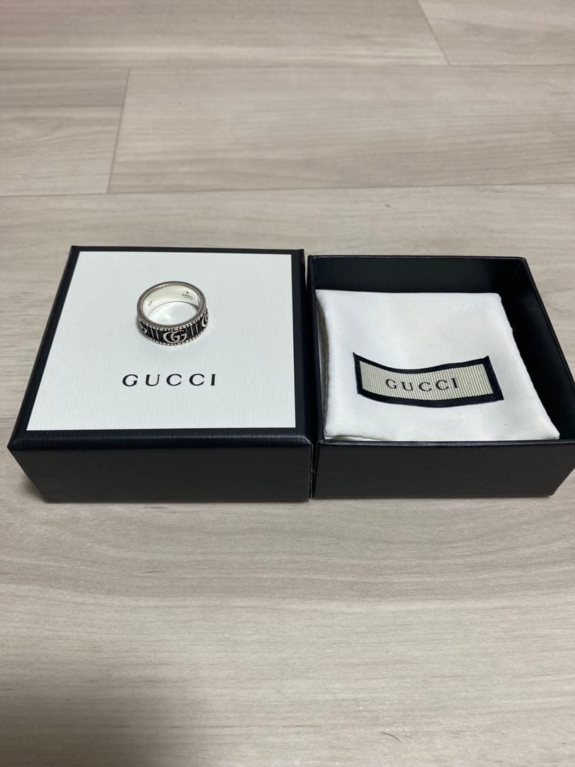 GUCCI シルバーリング 専用ケース付き