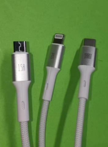 3in1 Lightningケーブル 15A