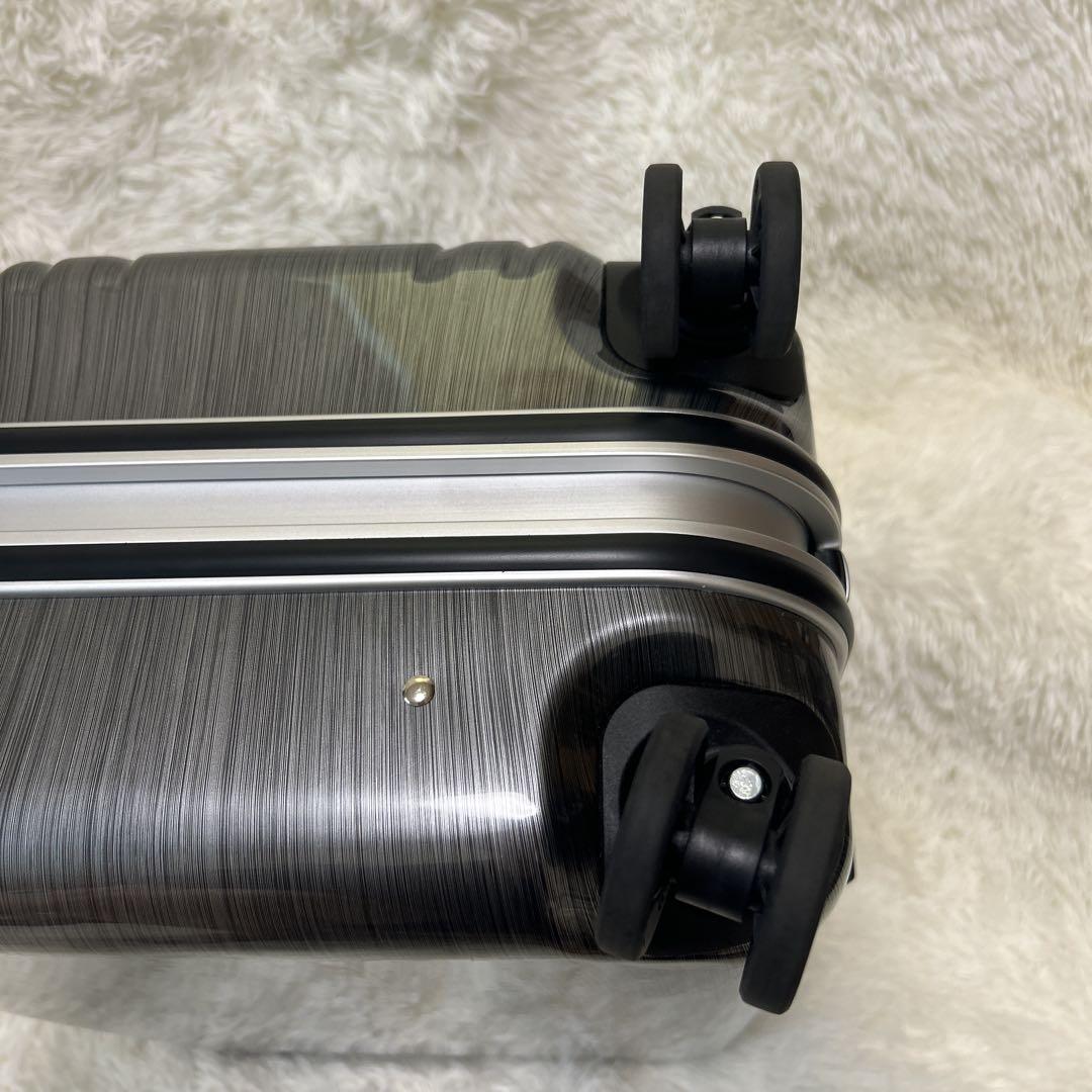 【極美品】ACE　ボルケーノ　32リットル　4輪 ブラック　ポリカーボネート 極美品】ACE ボルケーノ 32リットル 4輪 ブラック