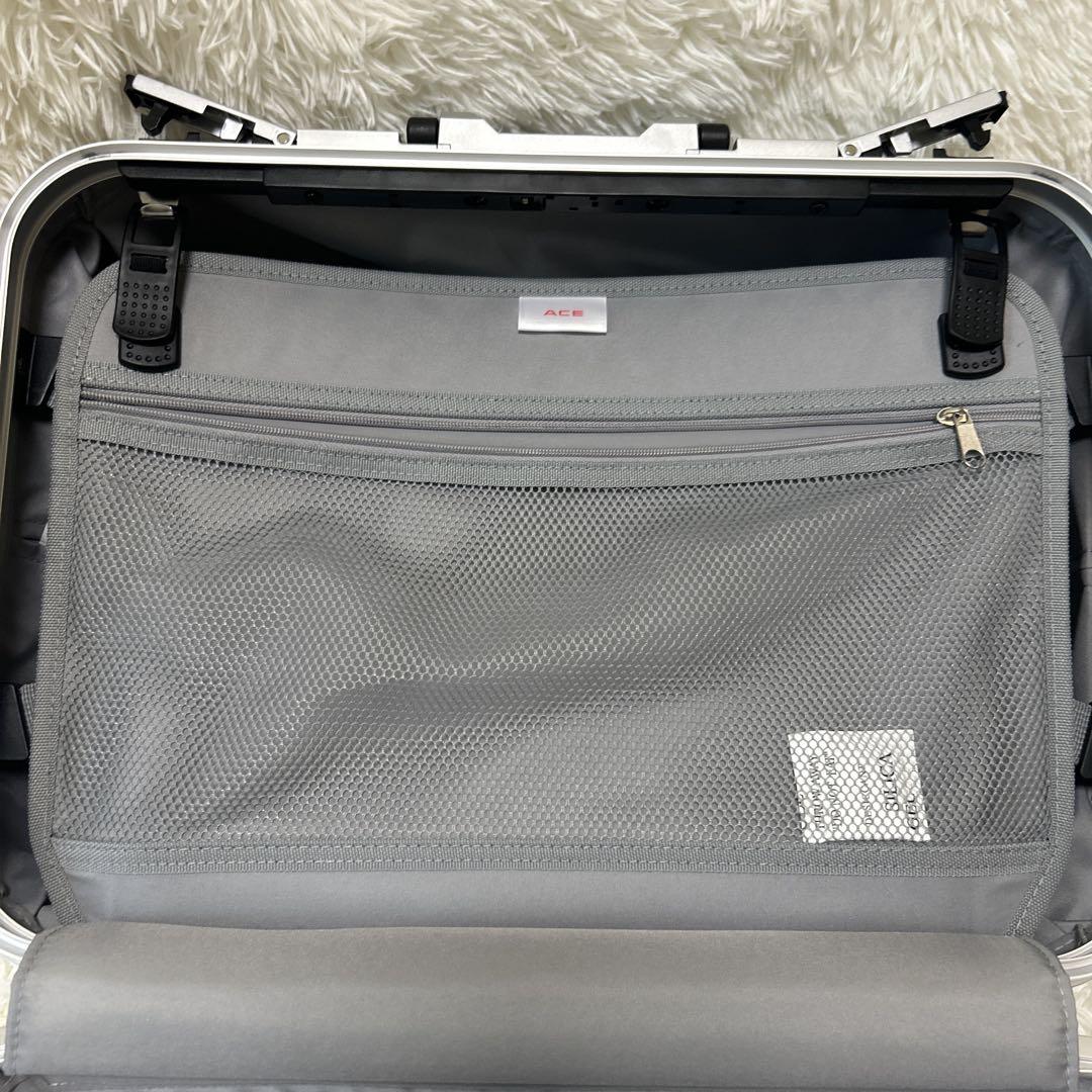 【極美品】ACE　ボルケーノ　32リットル　4輪 ブラック　ポリカーボネート 極美品】ACE ボルケーノ 32リットル 4輪 ブラック
