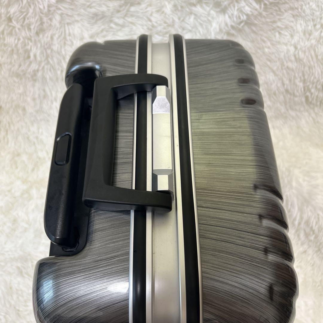 【極美品】ACE　ボルケーノ　32リットル　4輪 ブラック　ポリカーボネート 極美品】ACE ボルケーノ 32リットル 4輪 ブラック