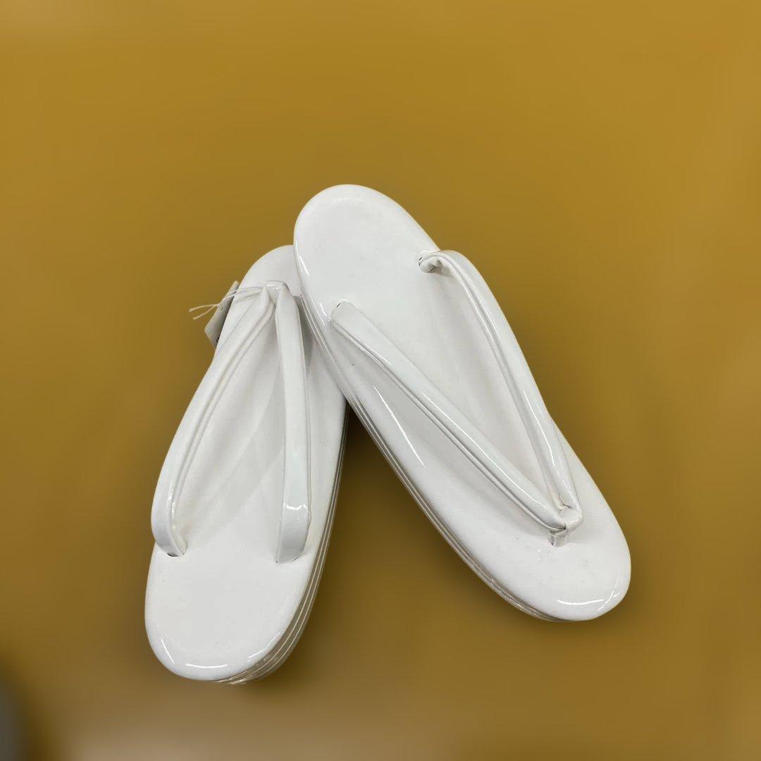 ホワイト草履 木製底 滑り止め　 新品　未使用　3段　24.5
