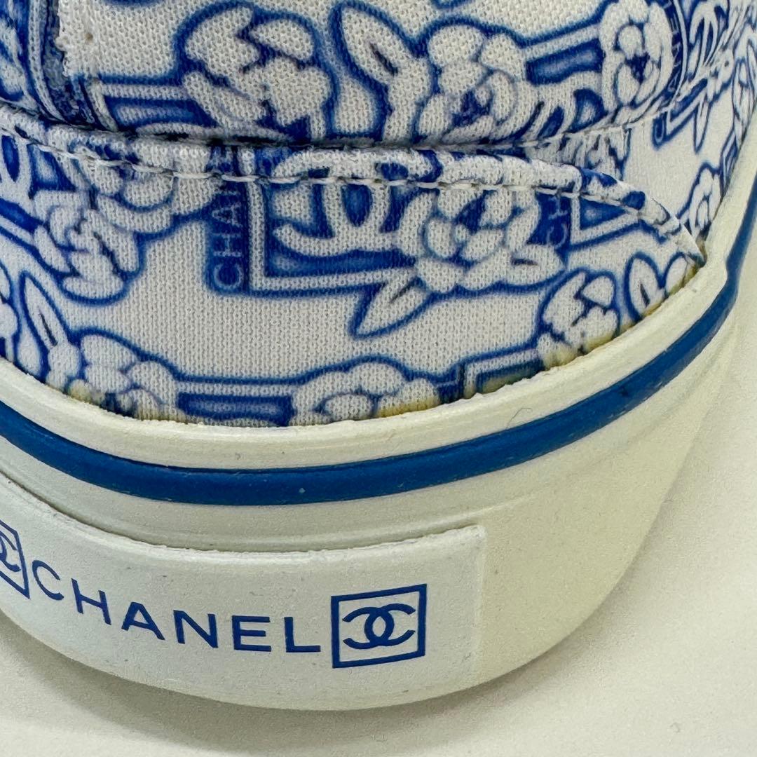 CHANEL スニーカー 青色プリント CHANEL スニーカー 青色プリント