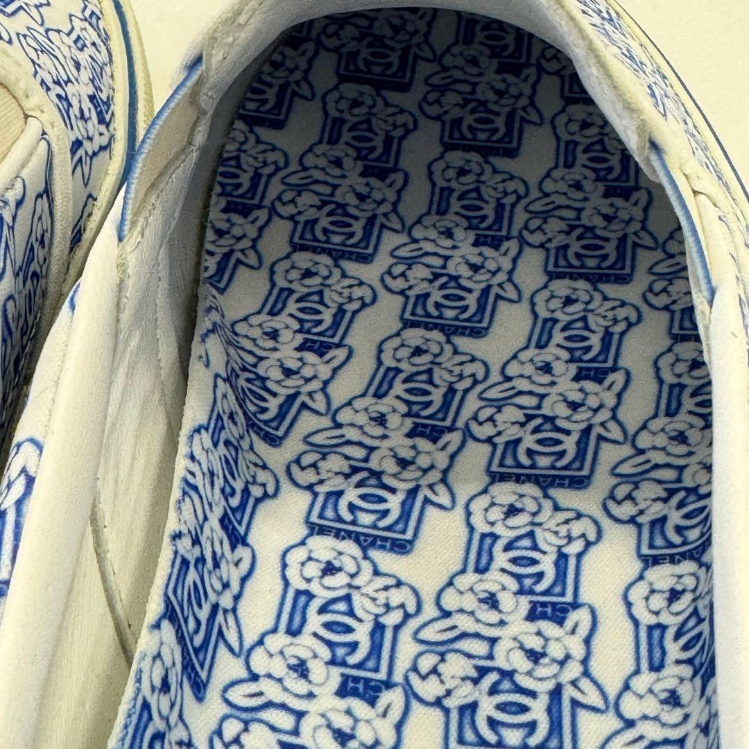 CHANEL スニーカー 青色プリント CHANEL スニーカー 青色プリント