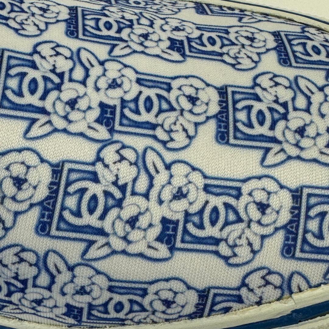 CHANEL スニーカー 青色プリント CHANEL スニーカー 青色プリント
