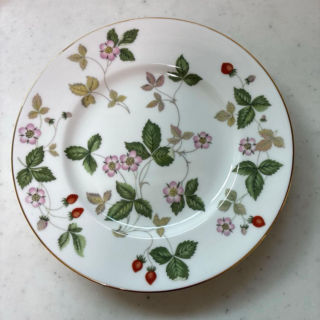 未使用品】ウェッジウッド ワイルドストロベリー デザートプレート黒壺 未使用品】ウェッジウッド ワイルドストロベリー デザートプレート黒壺