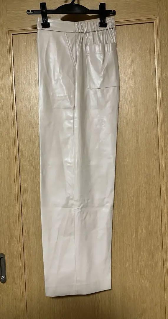 メ4843 新品　ally studio 合皮のワイドストレートパンツSM
