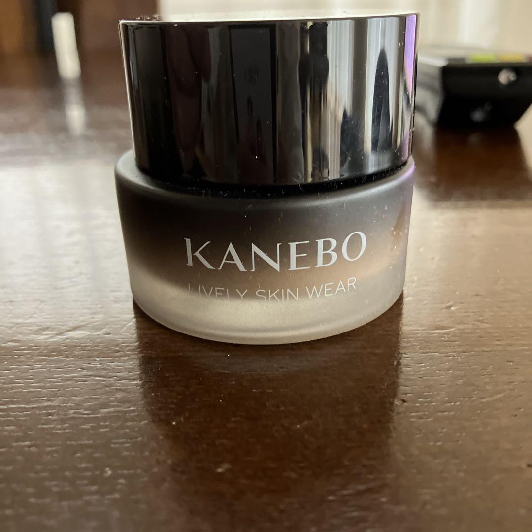 カネボウ ライブリースキンウェア　オークルC新品 ファンデーション美容液30g ライブリースキン ウェア | KANEBO公式サイト