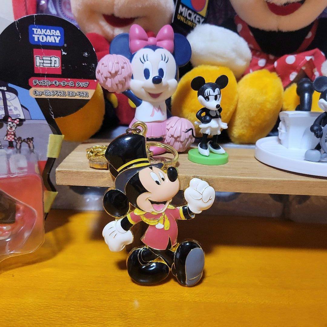 Disney　グッズ　まとめ売り 13点　ぬいぐるみ　キーホルダー　他… Disney ミッキーグッズまとめ売り 13点 ぬいぐるみ他 最安値