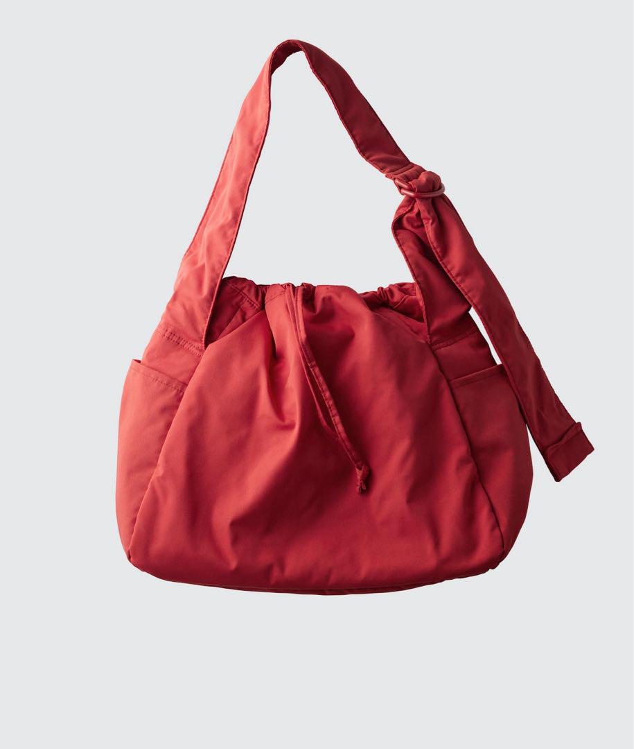 ユニクロ　ソフトパフィーショルダーバッグ RED お値下げ可能