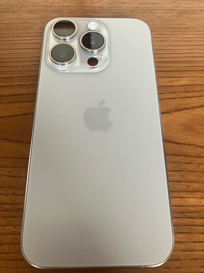 (美品)512GB iPhone 15 Pro ナチュラルチタニウム 本体