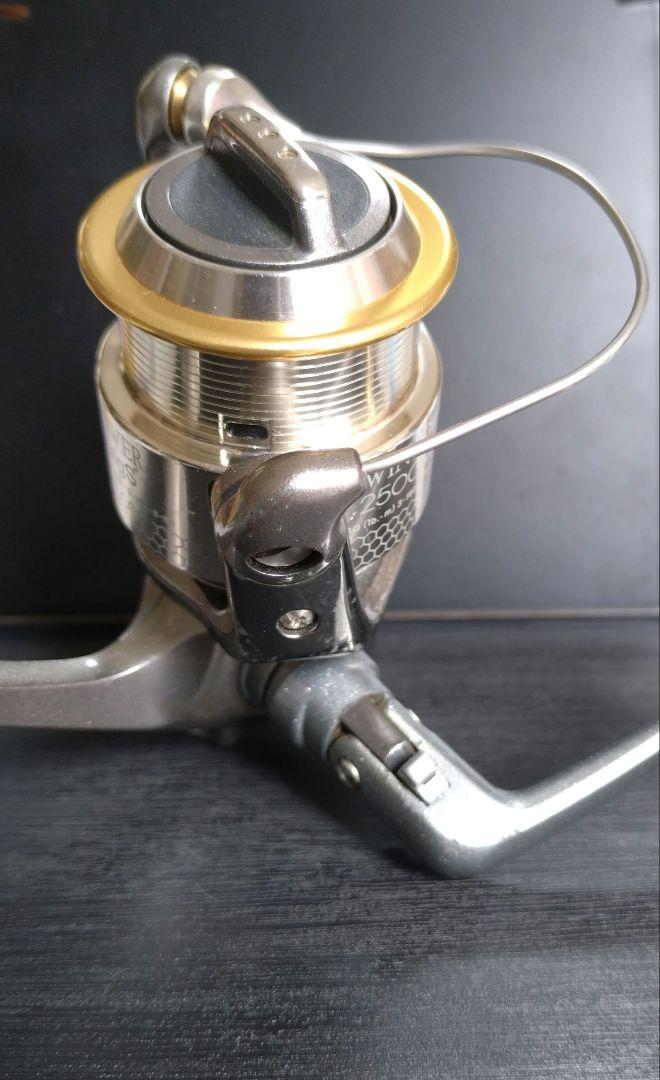 TWIN POWER 2500Mgs スピニングリール