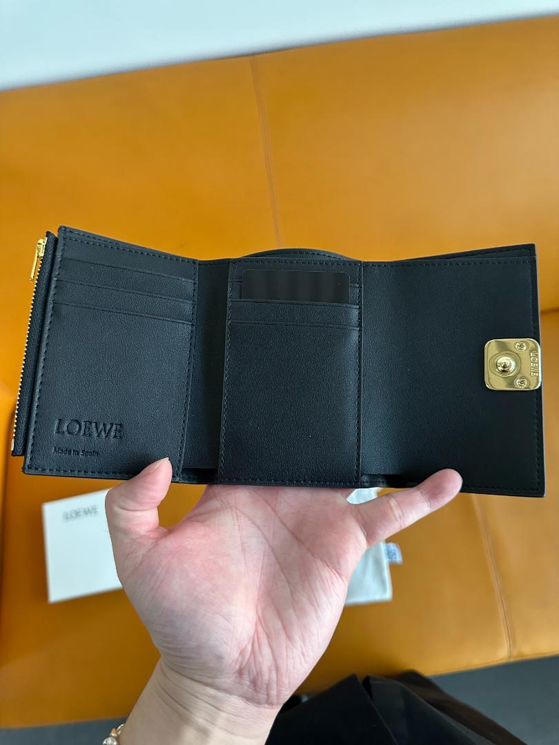 LOEWE 三つ折り財布 ブラック レザー - メルカリ
