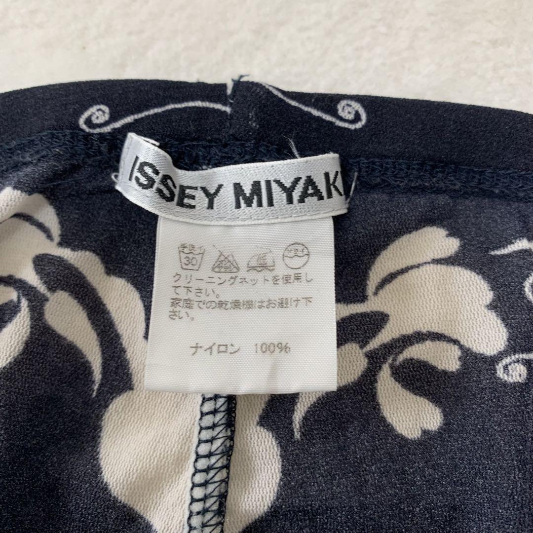 イッセイミヤケ レギンス サイズ2 蝶柄 デザイン 女性用 フィット感抜群｜レディース