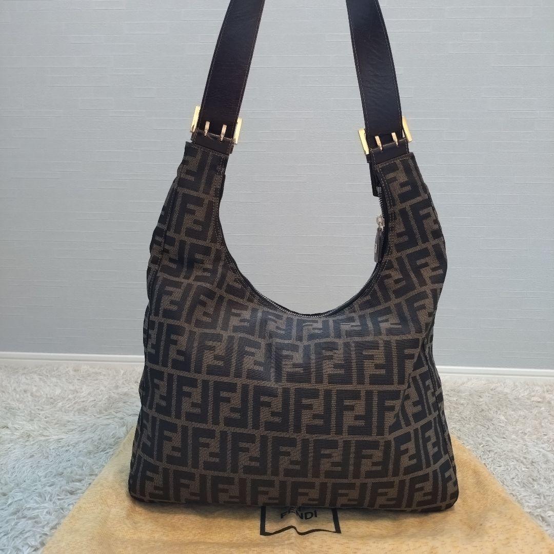 美品⭐フェンディ ワンショルダーバッグ ズッカ柄 V字 FFロゴ