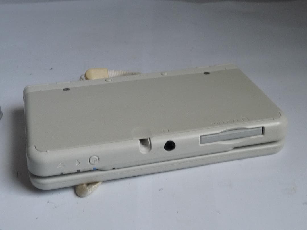 ニンテンドーNEW3DS ホワイト とび森/ 充電器付き