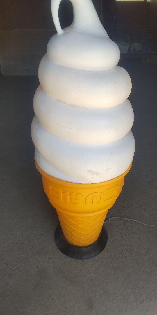 ソフトクリーム看板の中古品です。 画像1