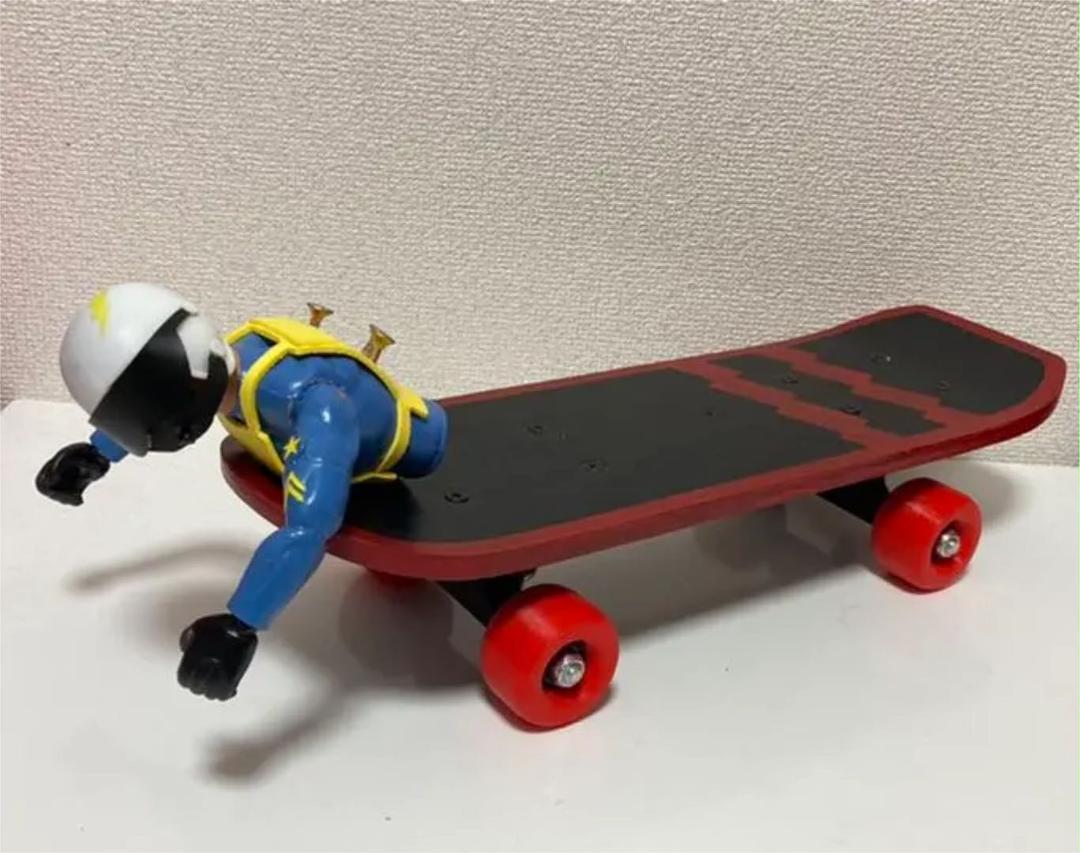 トイストーリー　シドのおもちゃ　ローラーボブ Amazon.co.jp: トイストーリー ミュータントトイ シド おもちゃ