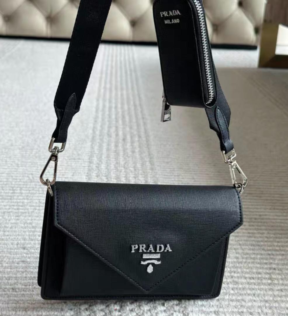 PRADA ブラック ショルダーバッグ レシート、箱付き PRADA ブラック ショルダーバッグ レシート、箱付き - メルカリ
