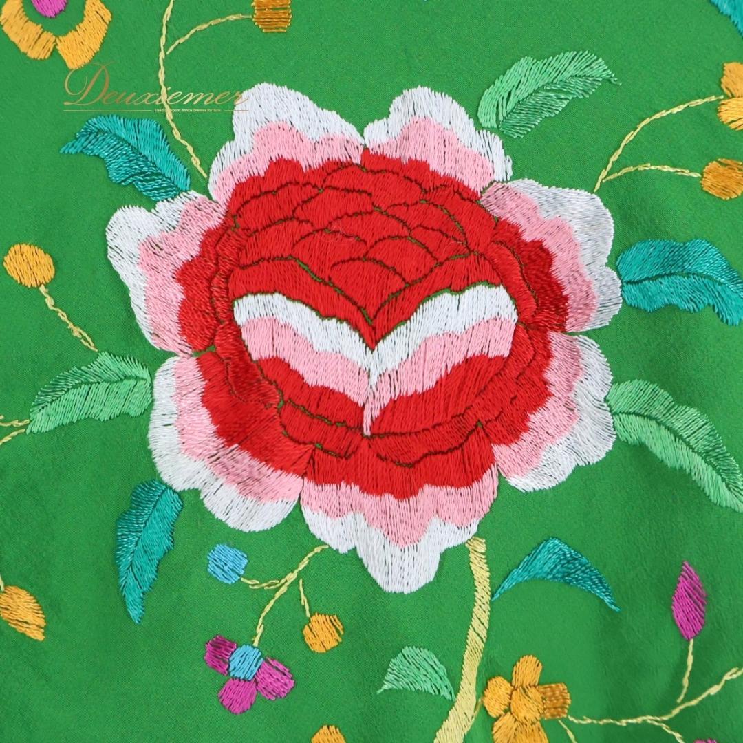 美品 フラメンコ衣装】グリーン マントン シージョ 刺繍 フレコ