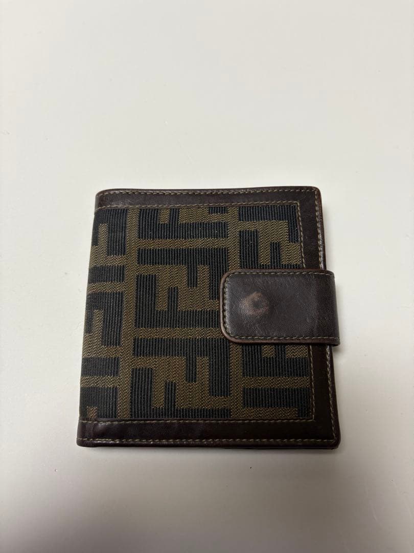 FENDI 二つ折り財布 FFロゴデザインFendi