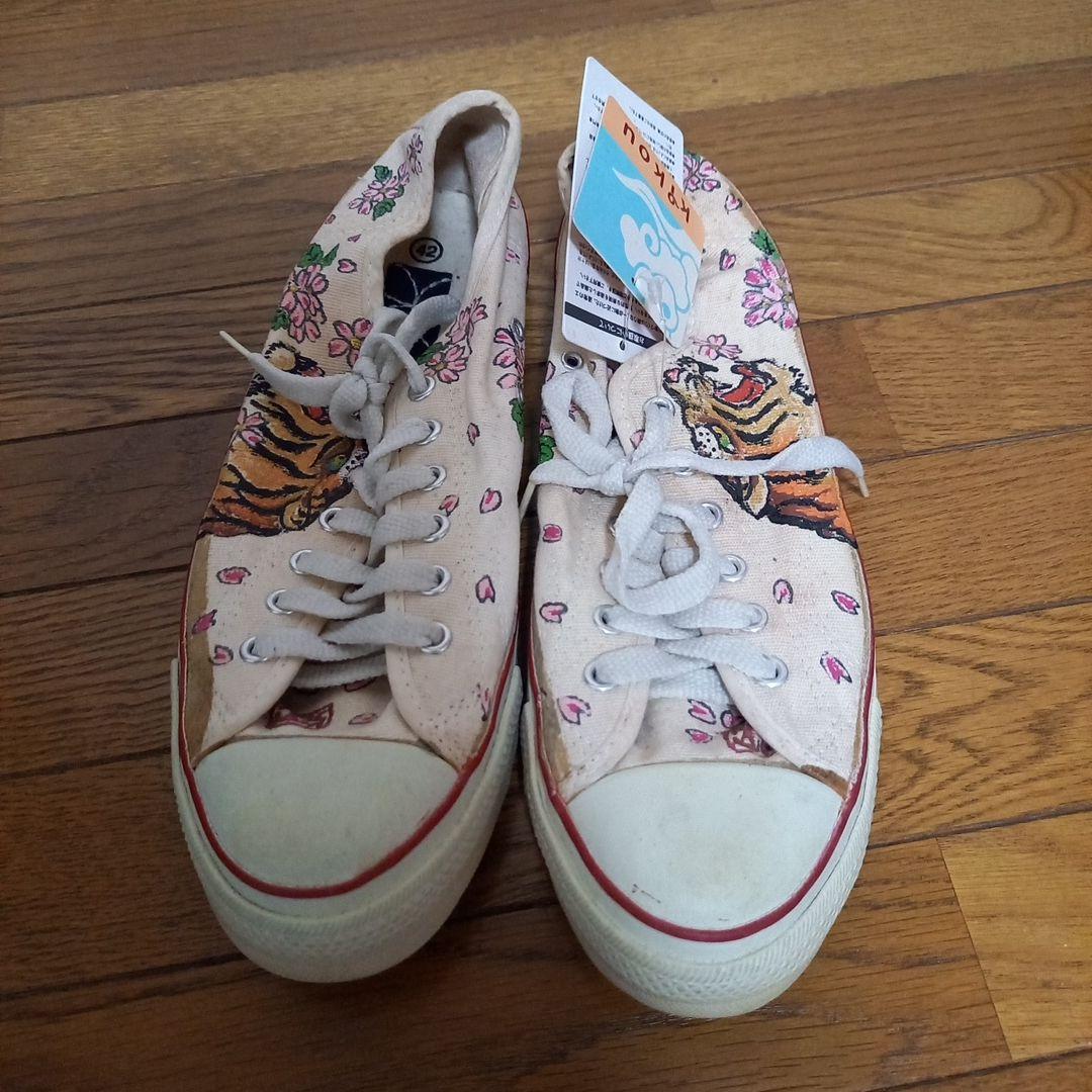 gouk 桜と虎デザイン スニーカー 定価3万円 未使用 42サイズ gouk 桜と虎デザイン スニーカー 定価3万円 未使用 42サイズ