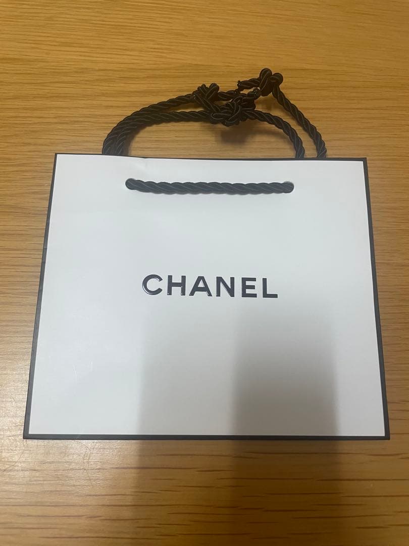 CHANEL レ キャトル オンブル ブトン 239 - ブトン バロック