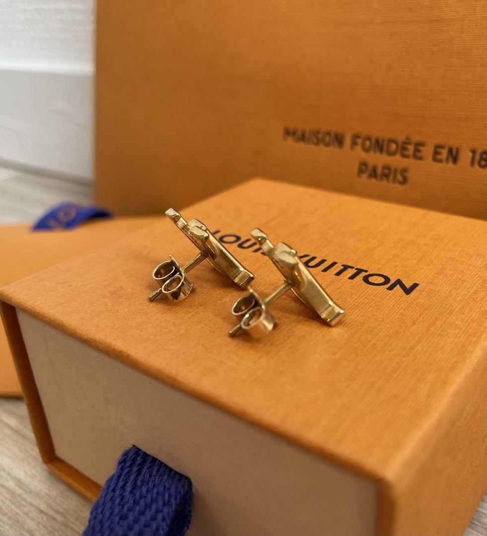 【期間限定価格】 LOUIS VUITTON ピアス LVロゴ ゴールド 両耳用
