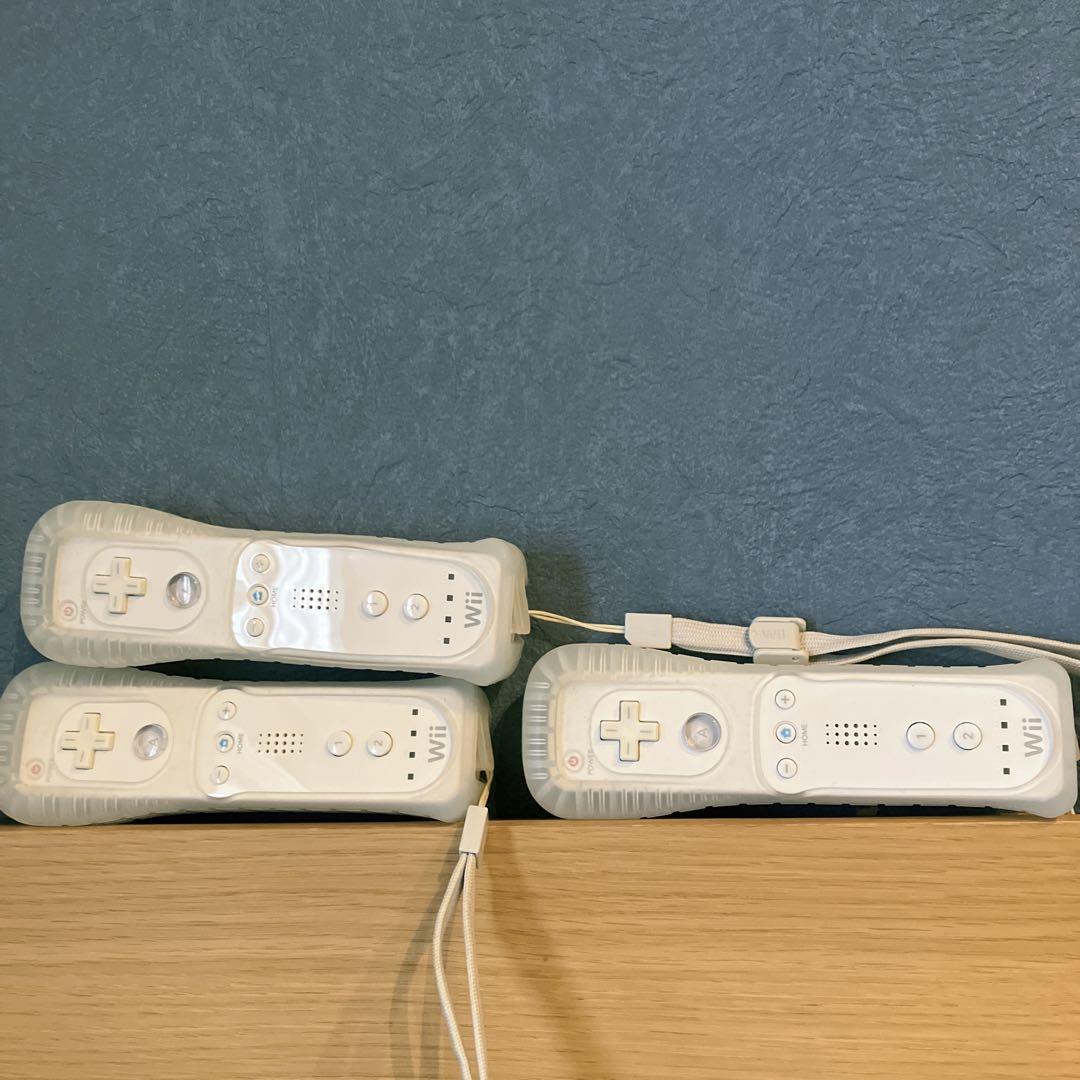 【セット】Wii本体　リモコン×3　ヌンチャクなど