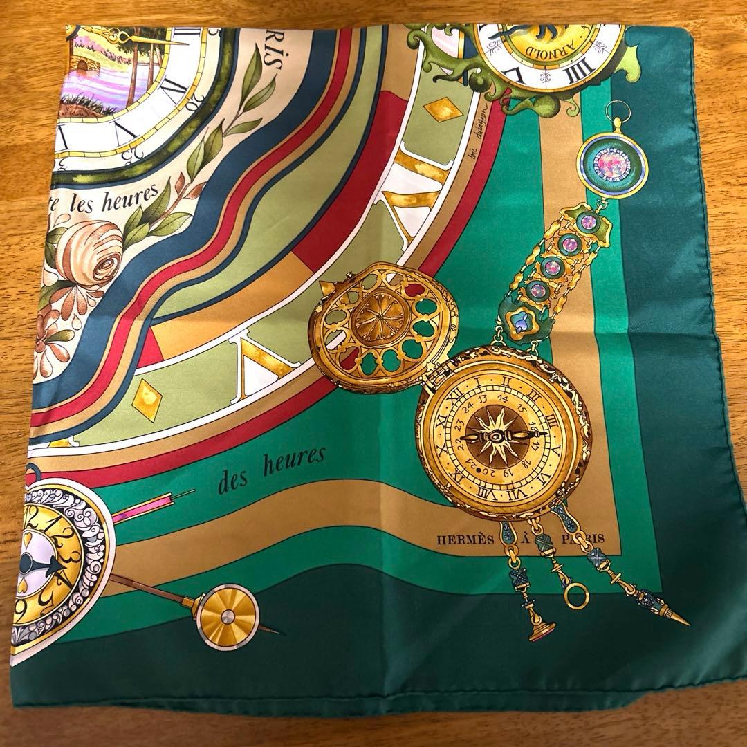 HERMES カレ la ronde des heures 【本日値下げ】 HERMES カレ la ronde des heures 【本日値下げ】