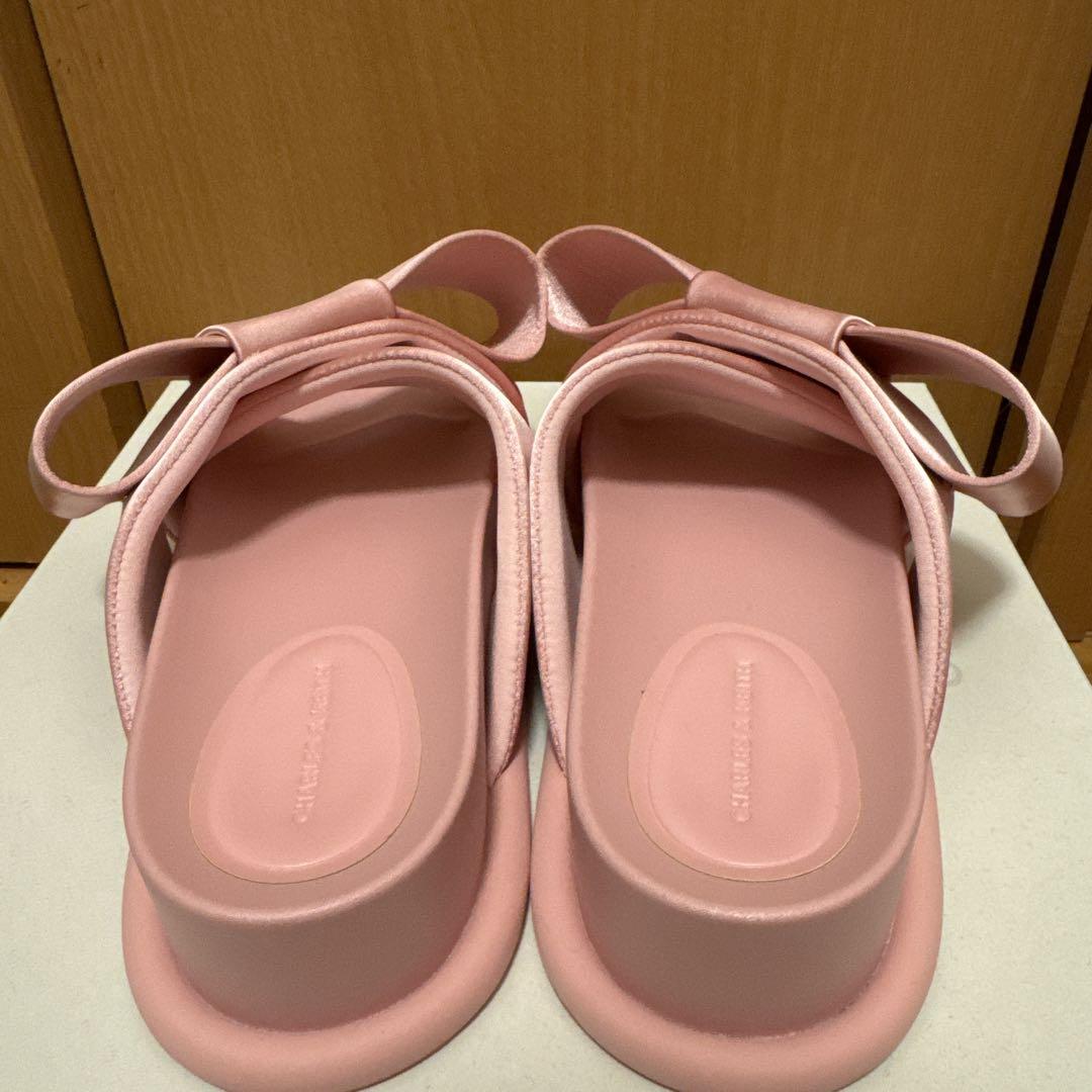 CHARLES ＆ KEITHサテンボウフラットフォームサンダル ピンク24.5