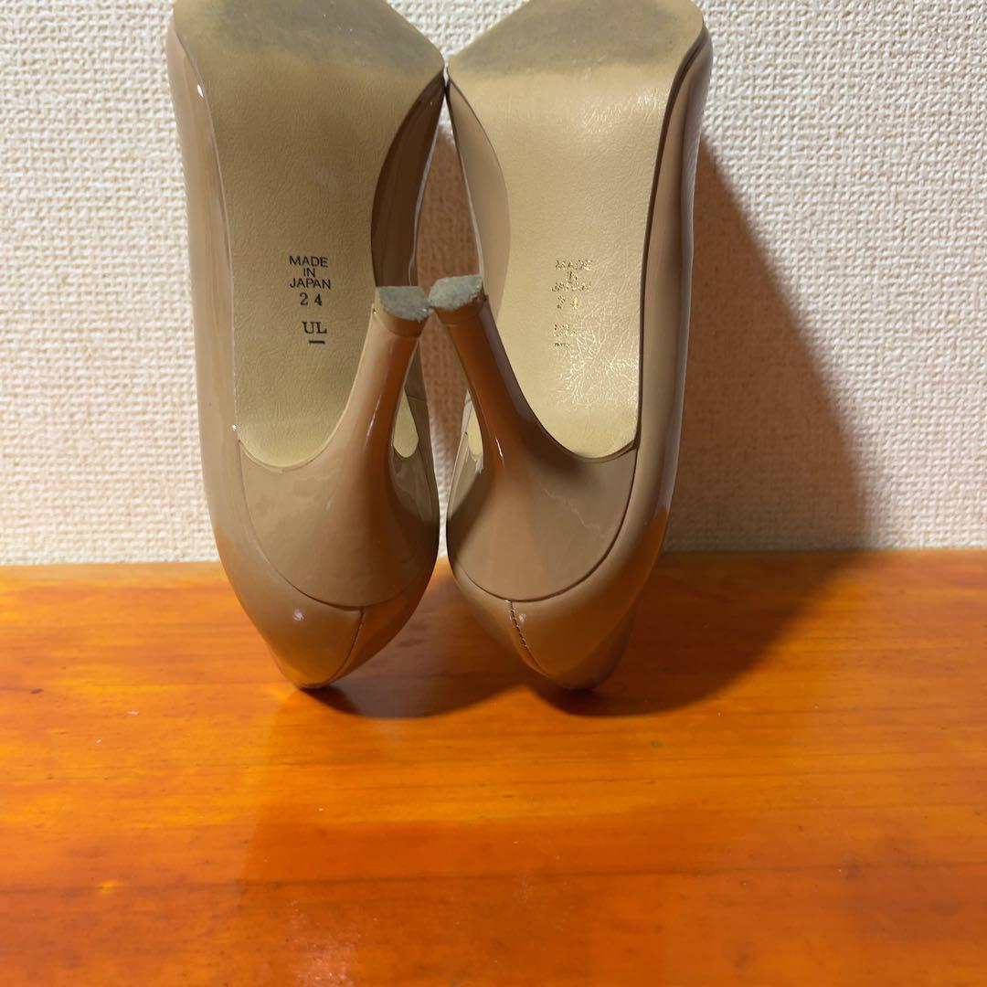 ❀美品 ダイアナ エナメル ベージュ 24cm パンプス